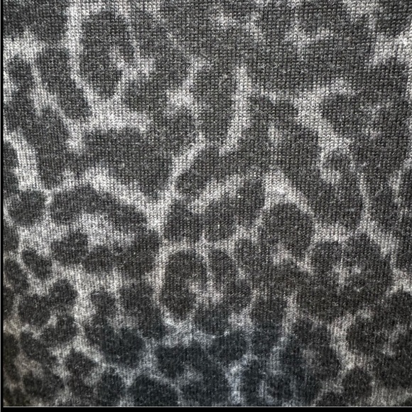 Beachlunchlounge Black and Gray Animal Print Mock Turtleneck Sweater size XL - Picture 2 of 5